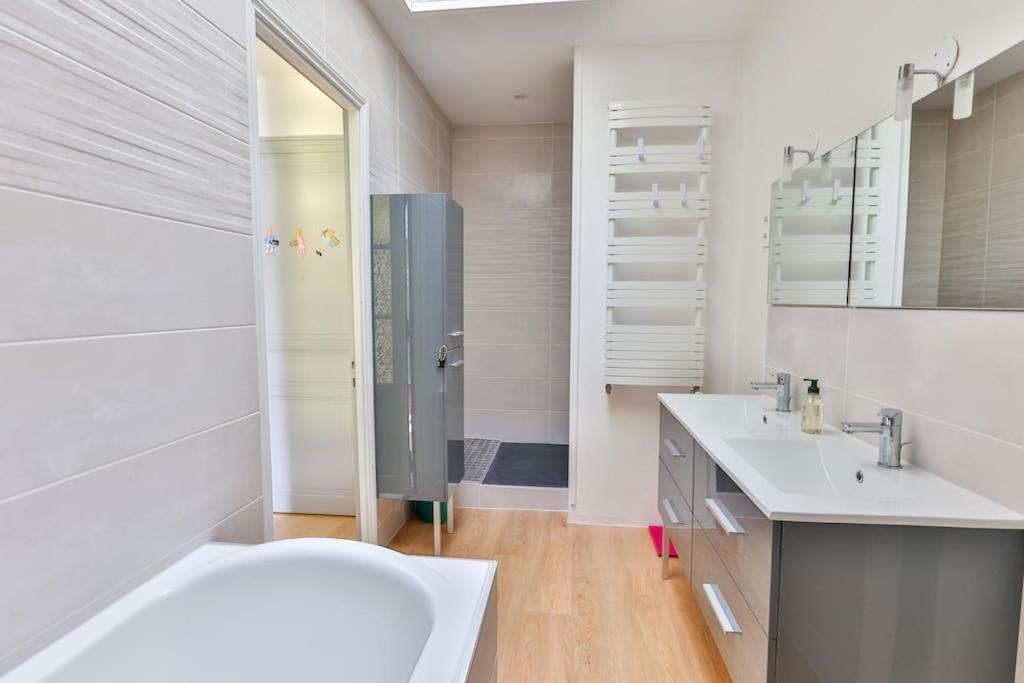 La Généreuse #Patio #Hyper-centre #4 personnes - Housity
