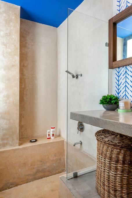 Suitetrails - Neem 26 Jungle Loft with Private Rooftop and Jacuzzi