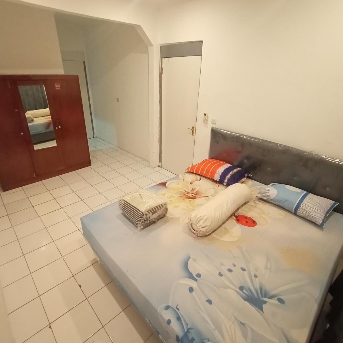 Sewa Rumah Harian 3 BR di Bandung,Kiaracondong - Housity
