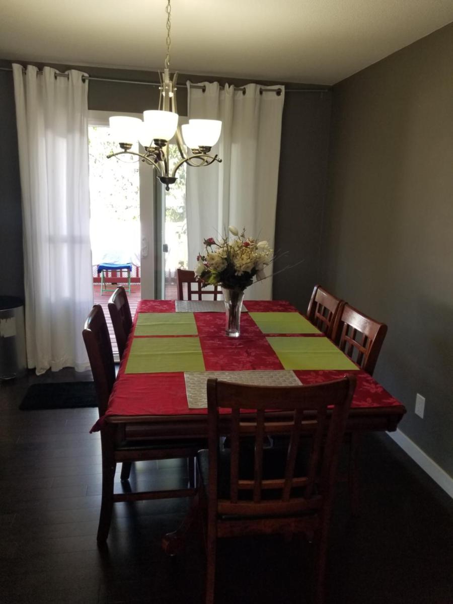 Excellent 3 Bedroom location In heart of Maple Ridge - Housity