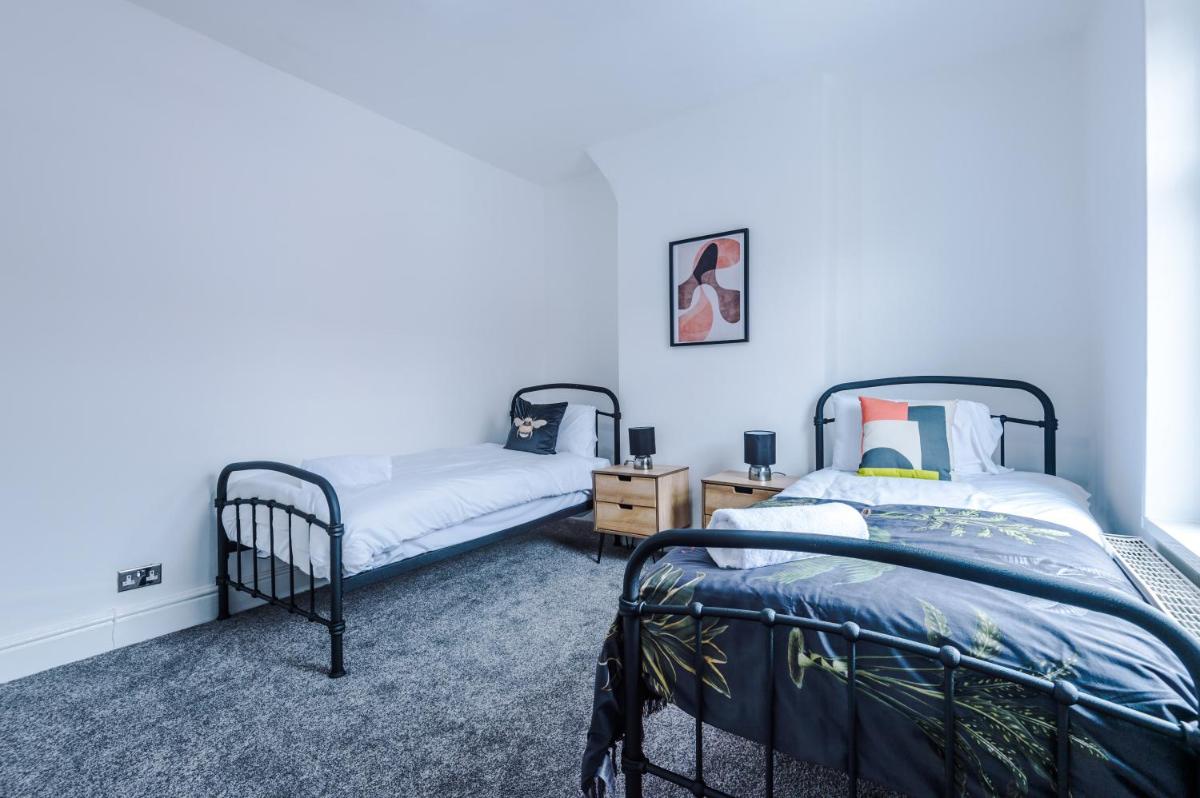 Three Bedroom Home With Free Parking - Housity