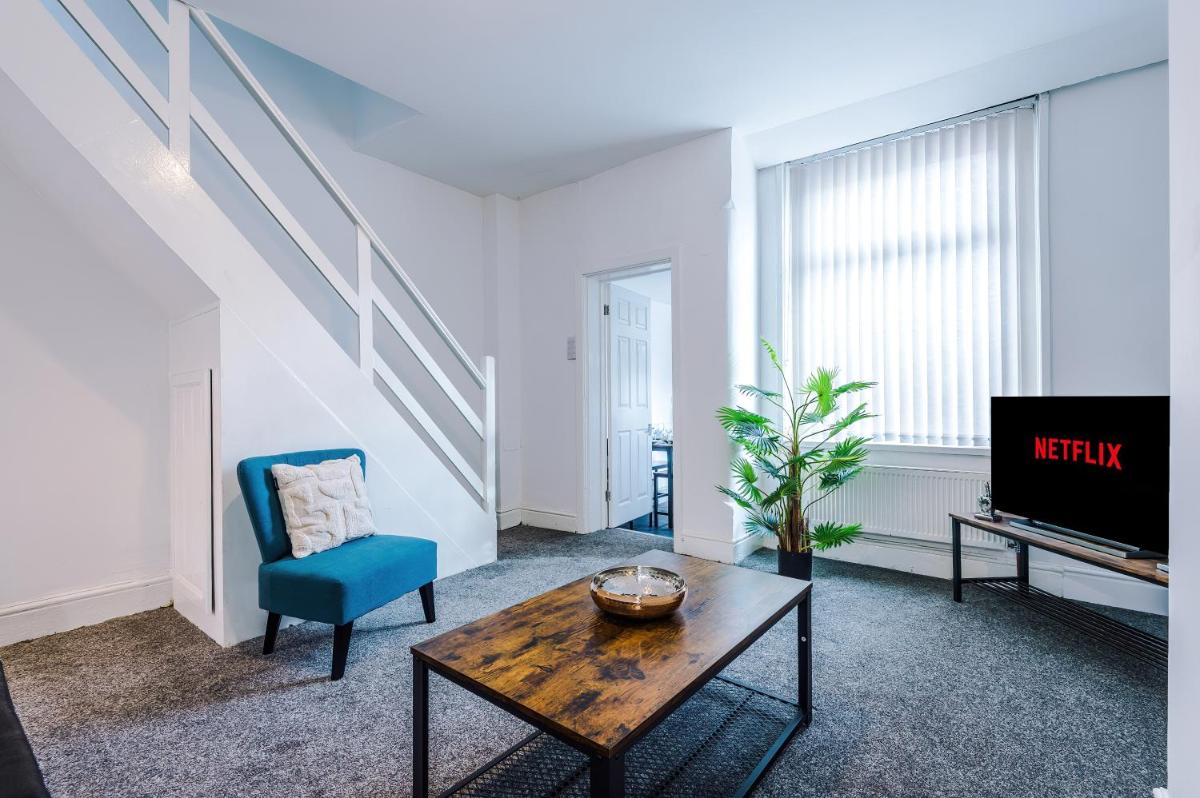Three Bedroom Home With Free Parking - Housity
