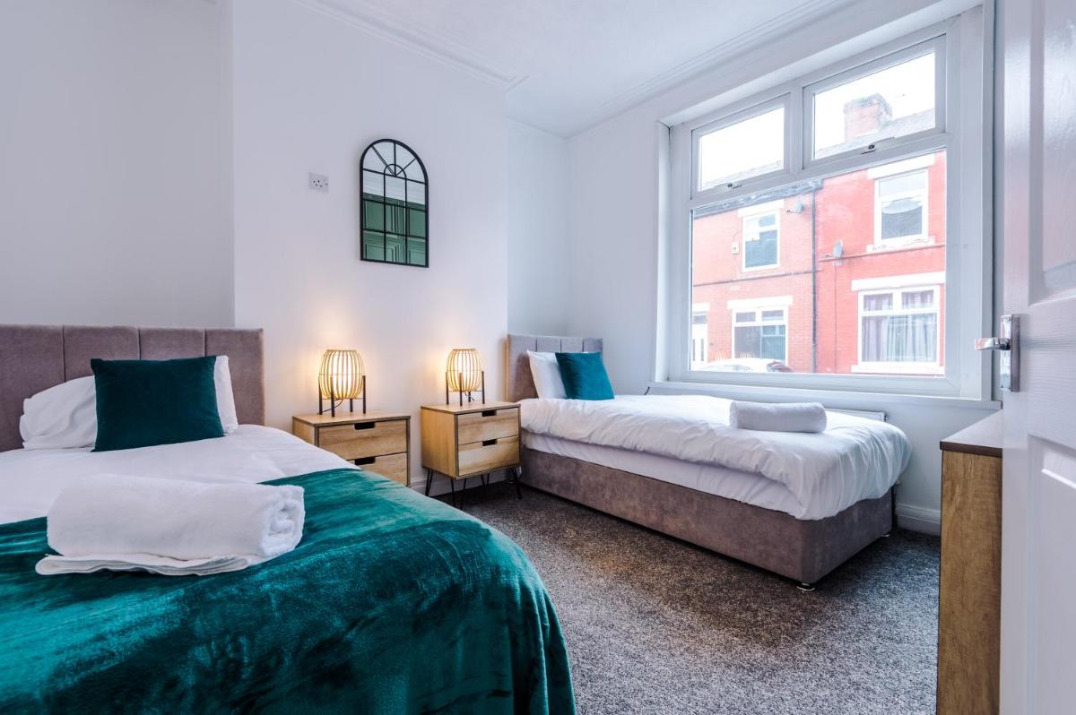 Three Bedroom Home With Free Parking - Housity