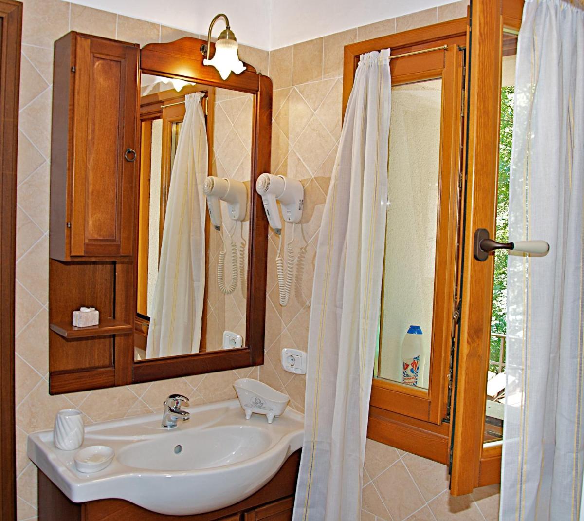 B&B l'Ariosa Lago d'Idro - Housity