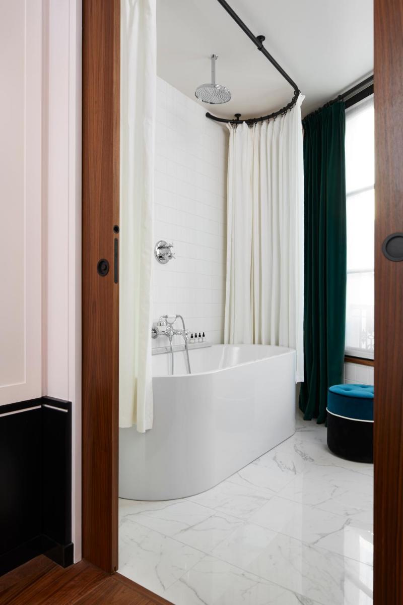 Salle de bains dans l'établissement Le Roch Hotel & Spa