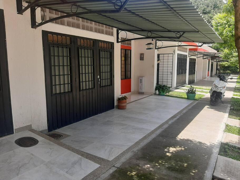 Casa bien ubicada y con todas las comodidades - Housity