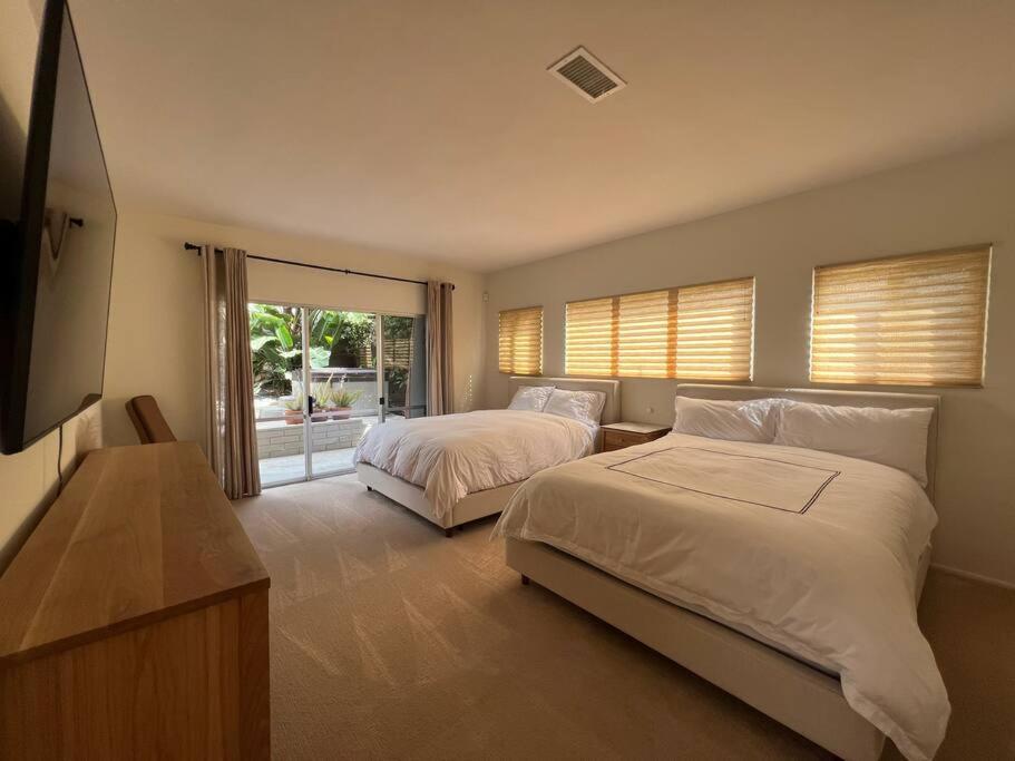 Oceanfront La Jolla Beach House! - Housity