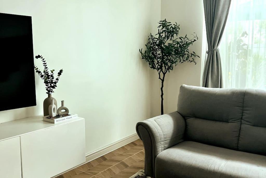 Lapan Ompek Homestay 3 Bedrooms - Housity