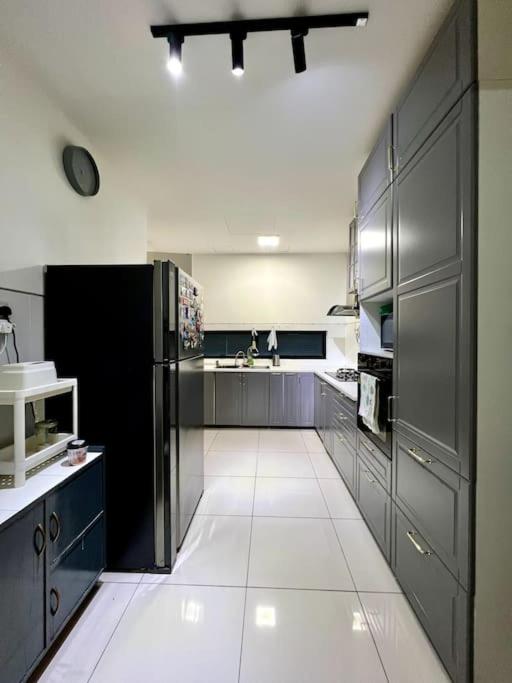 Lapan Ompek Homestay 3 Bedrooms - Housity