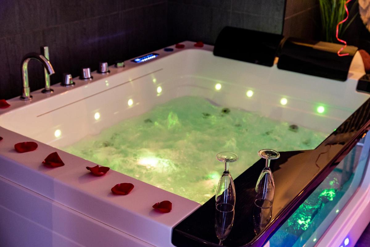 Suite and Spa 21 - Housity