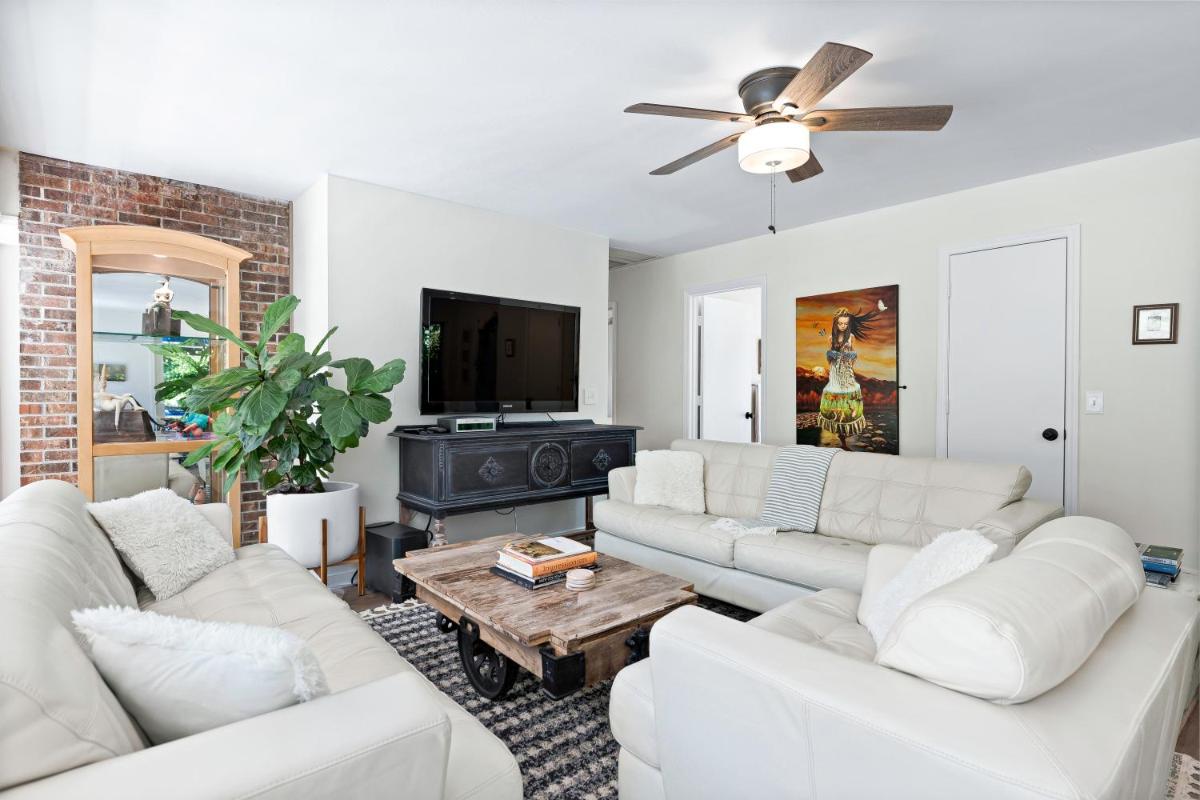 Mountain Springs Art House - Housity