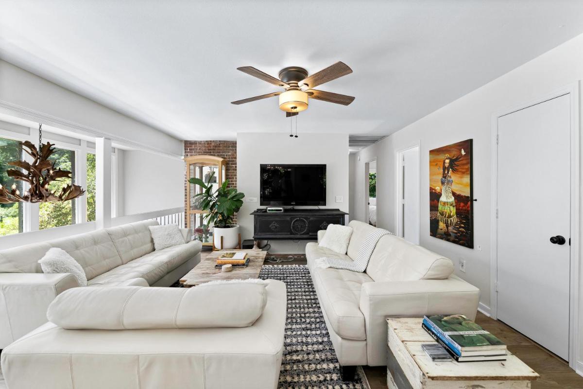 Mountain Springs Art House - Housity