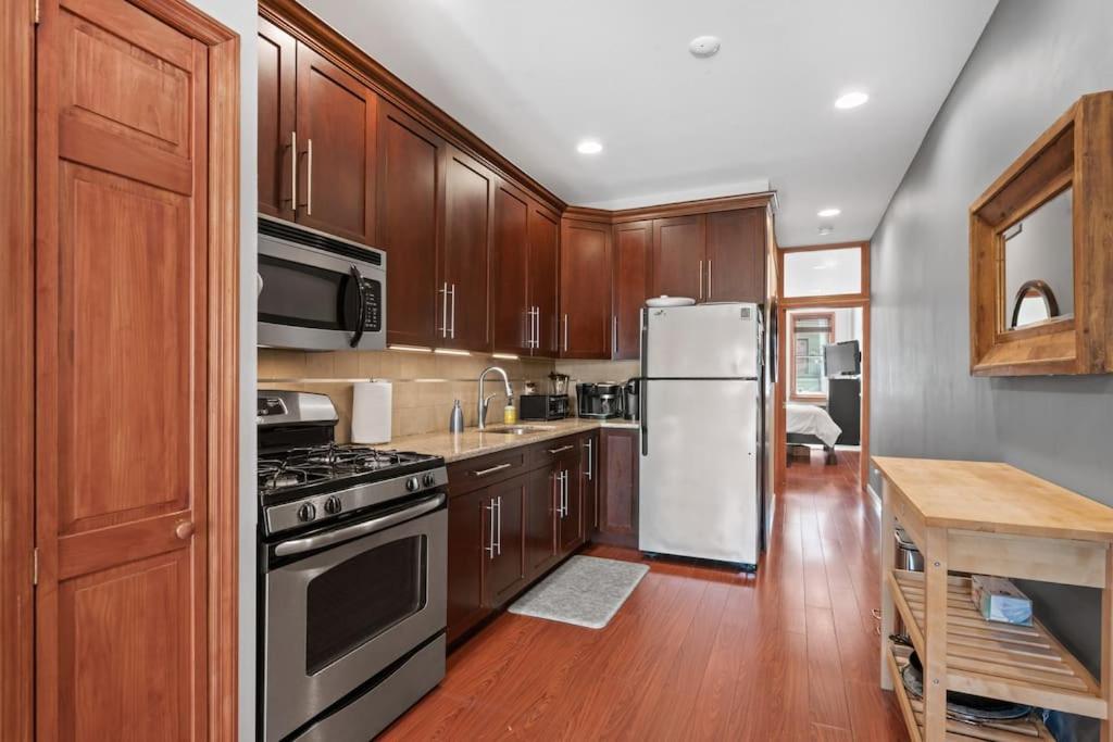 Williamsburg Condo w/ Private Backyard & Hot Tub - Housity