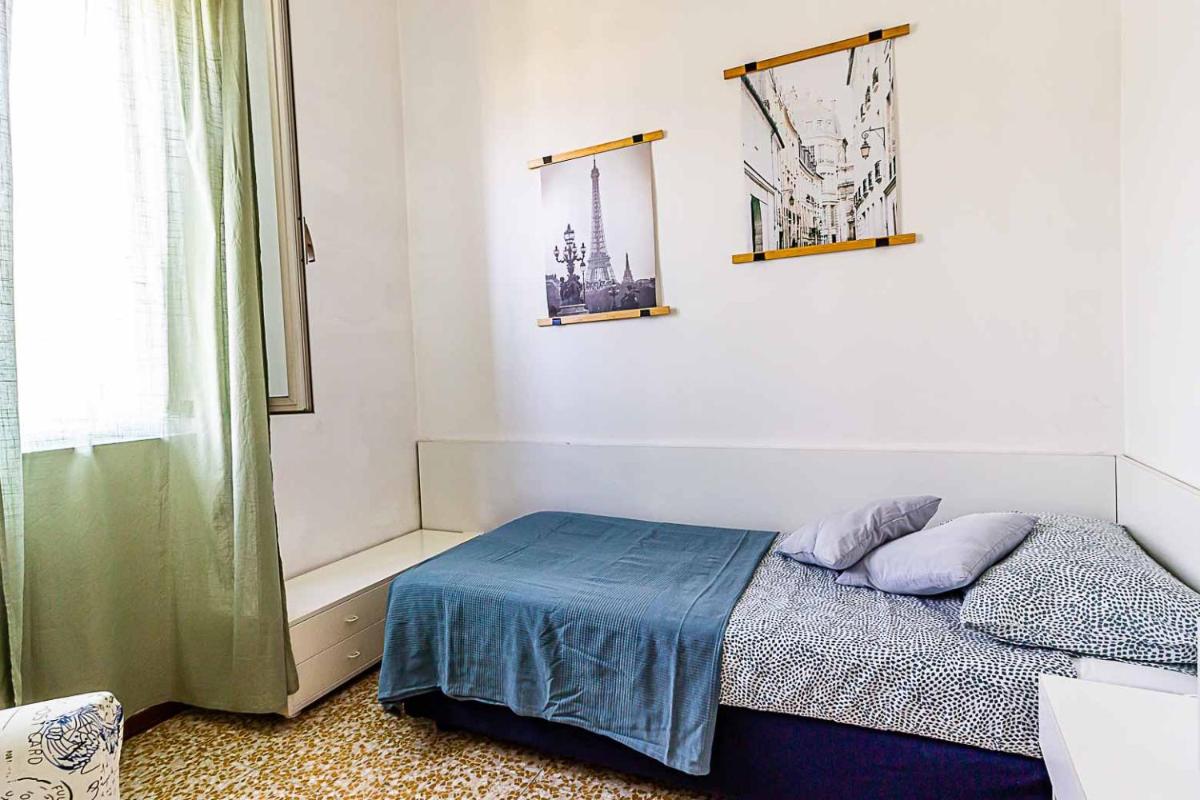 Panorama - Parking - Family&Groups - Self ck-in & access - Housity