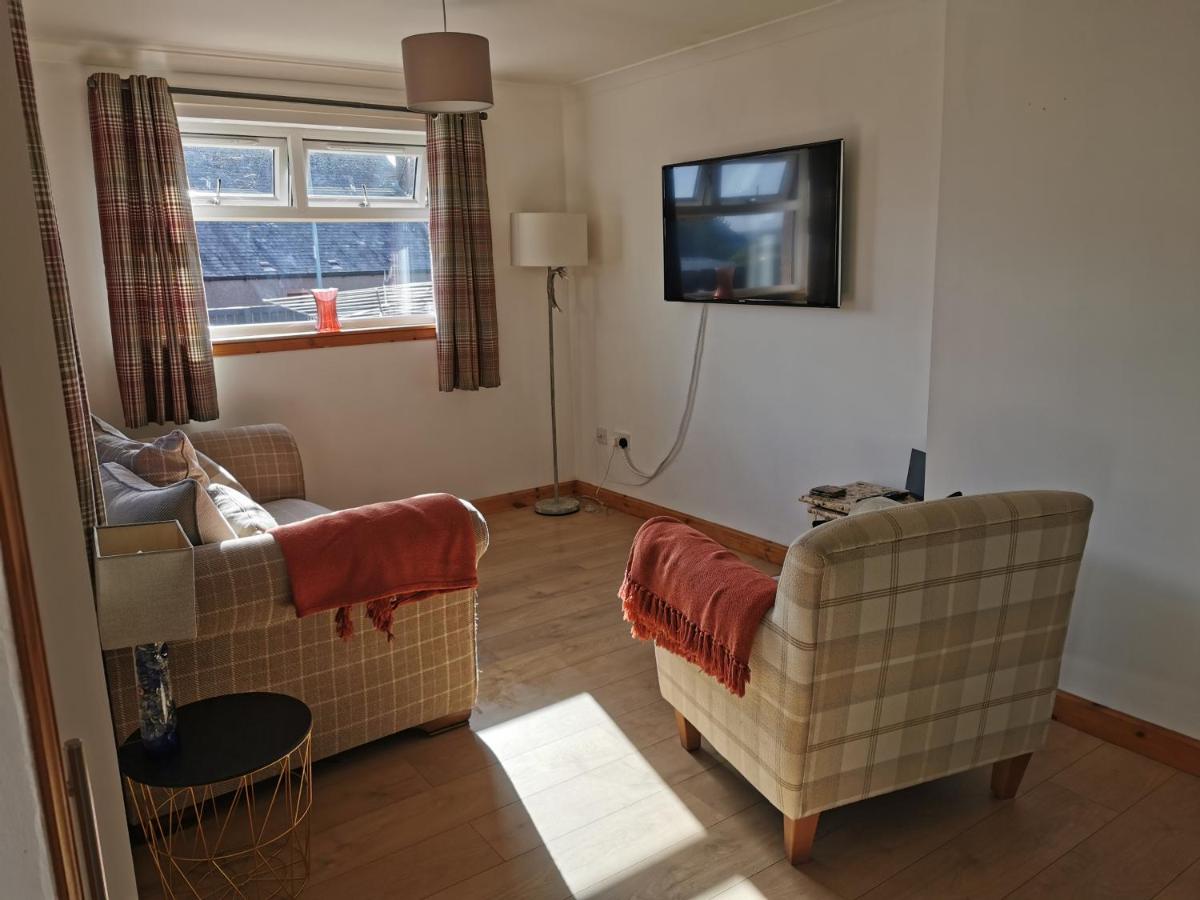 Little Red Kirriemuir - Housity