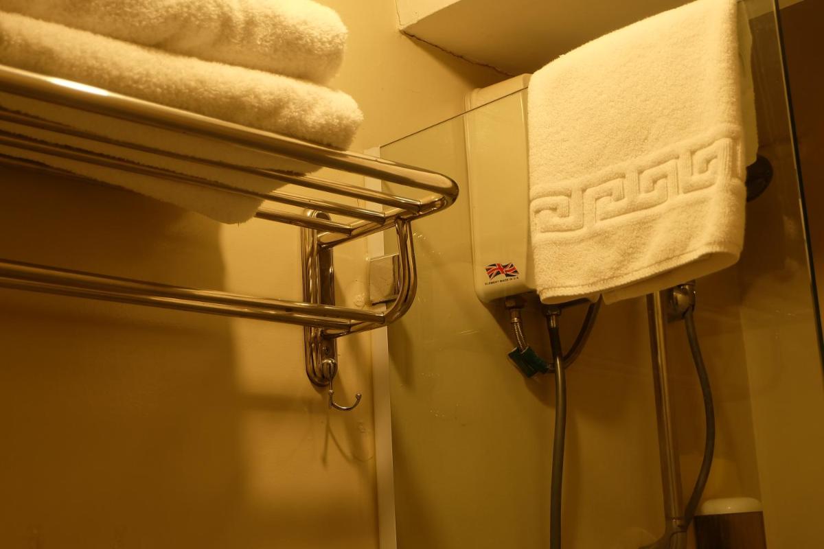 Spaces Hotel Makati - Housity