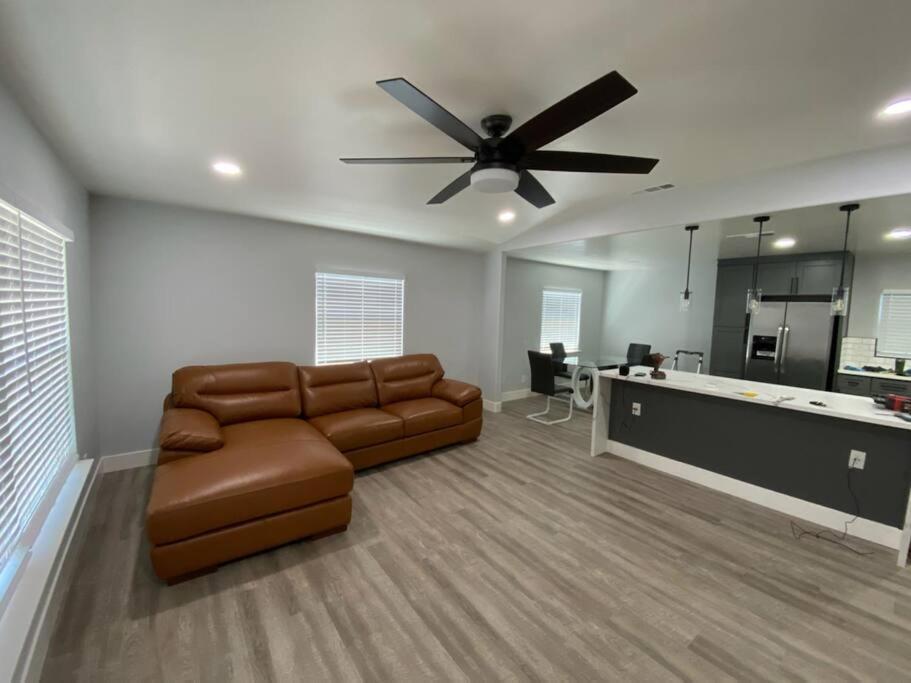 Modern Clovis home with major upgrades 3 Bed 2 Bath - Housity