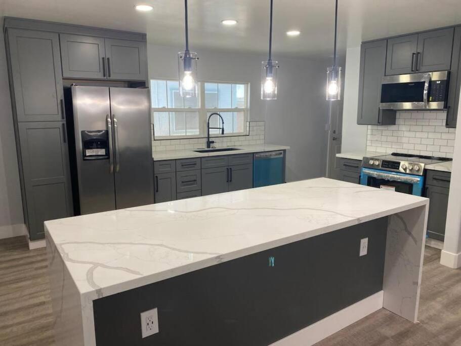 Modern Clovis home with major upgrades 3 Bed 2 Bath - Housity