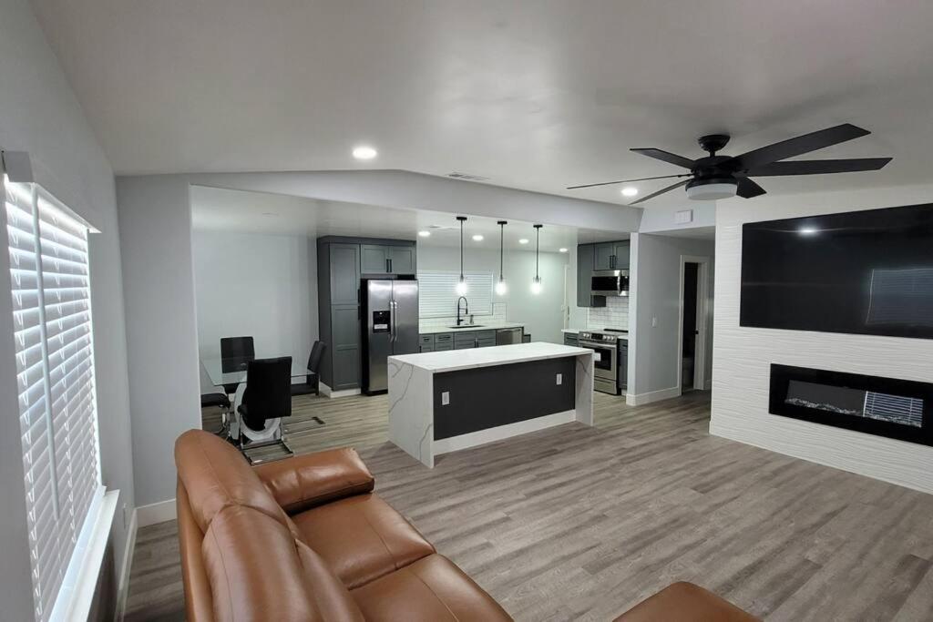 Modern Clovis home with major upgrades 3 Bed 2 Bath - Housity