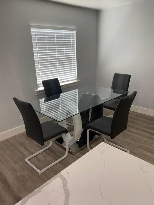 Modern Clovis home with major upgrades 3 Bed 2 Bath - Housity