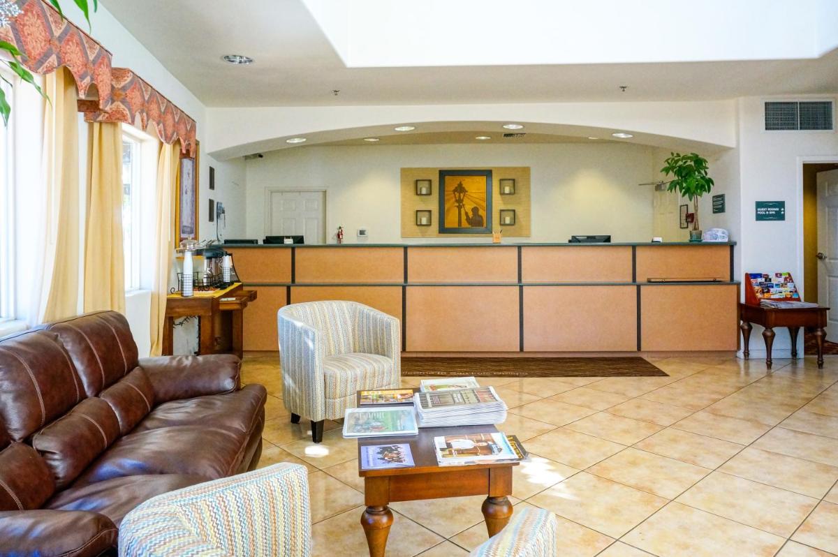 Lamplighter Inn & Suites - Housity