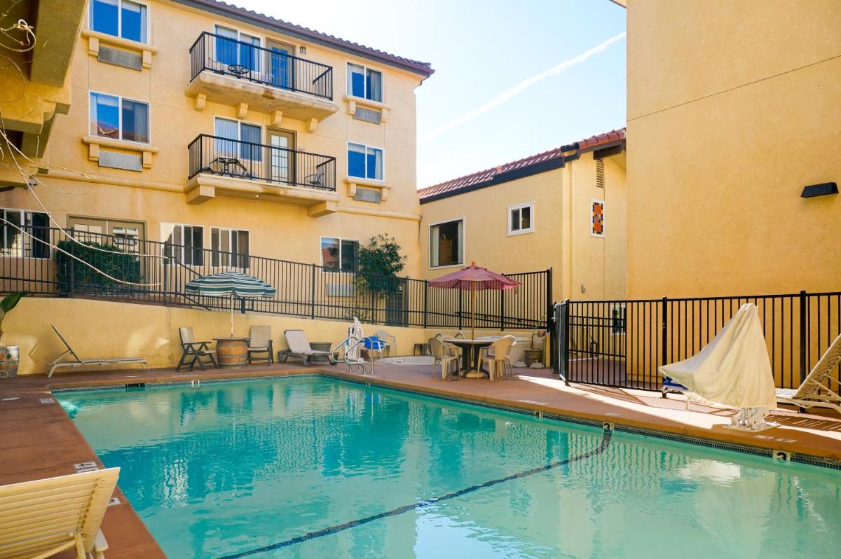 Lamplighter Inn & Suites - Housity