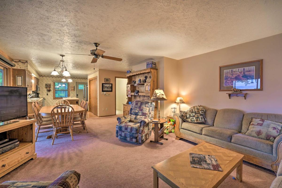 Cozy Hayward Cottage with Dock and Lakefront View - Housity