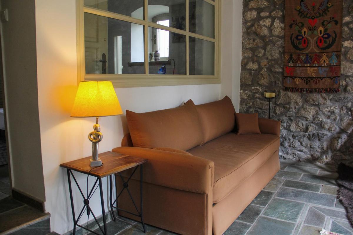 The Stonehouse - Housity