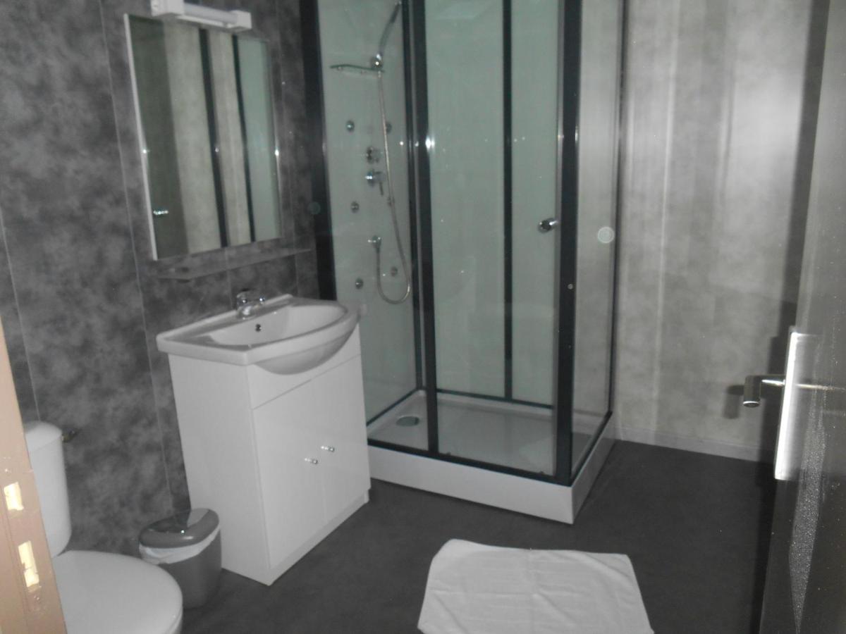 Salle de bains dans l'établissement Hôtel La Tente Verte