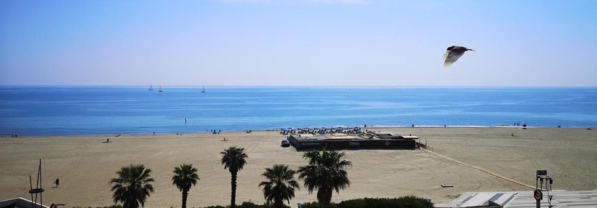 20 m2 de terrasse face à la mer à Canet en Roussillon - Housity