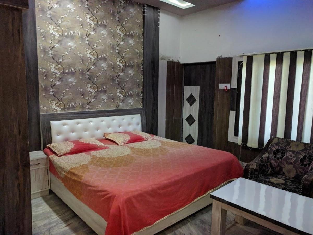 Hotel Ivy, Talwara - Housity