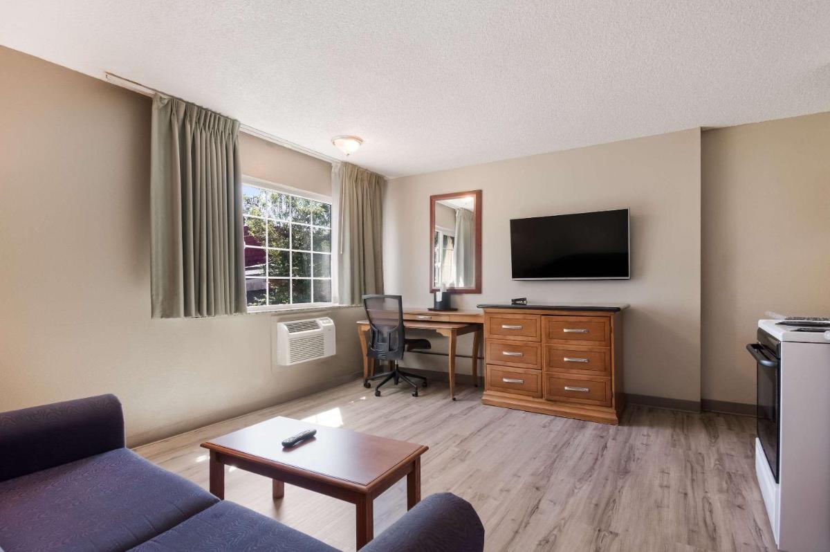 Rodeway Inn & Suites Hwy 217 & 26 W - Housity