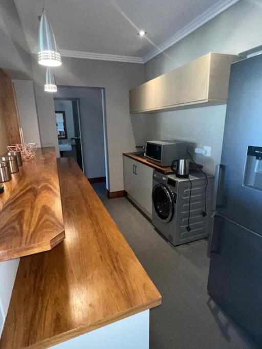 Lovely 1 Bedroom Vacation Apartment in Parkmore - Housity