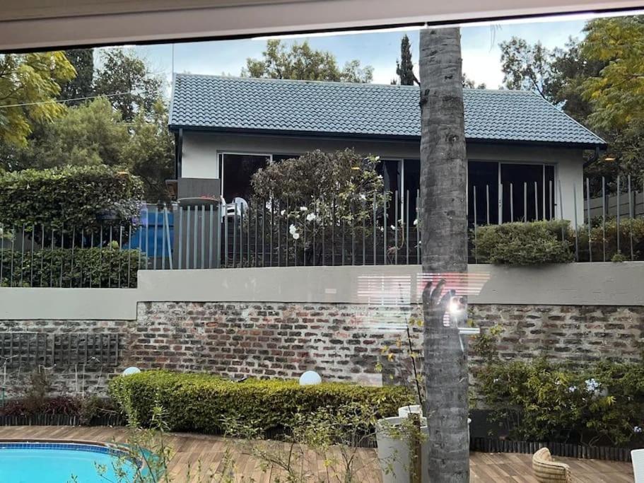 Lovely 1 Bedroom Vacation Apartment in Parkmore - Housity