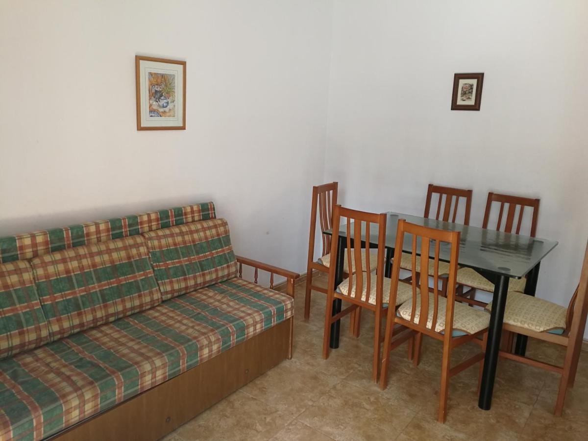 Apartment with community pool for 4 people - Riells area - Housity