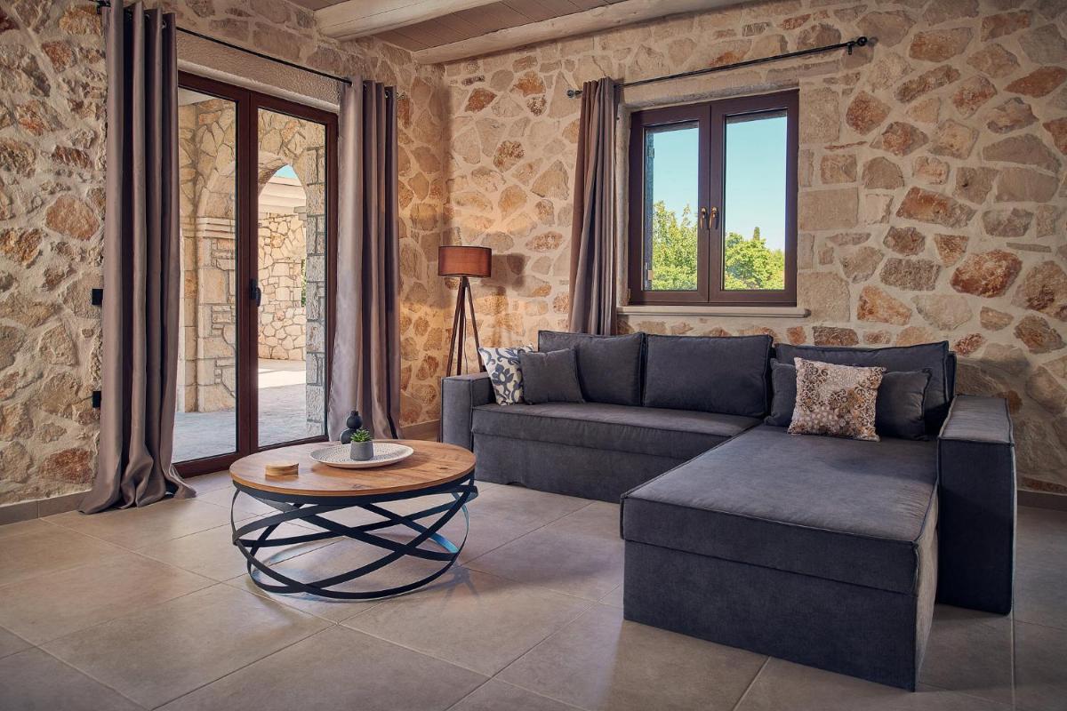 Ioanna Château - Luxury Stone Villa - Housity
