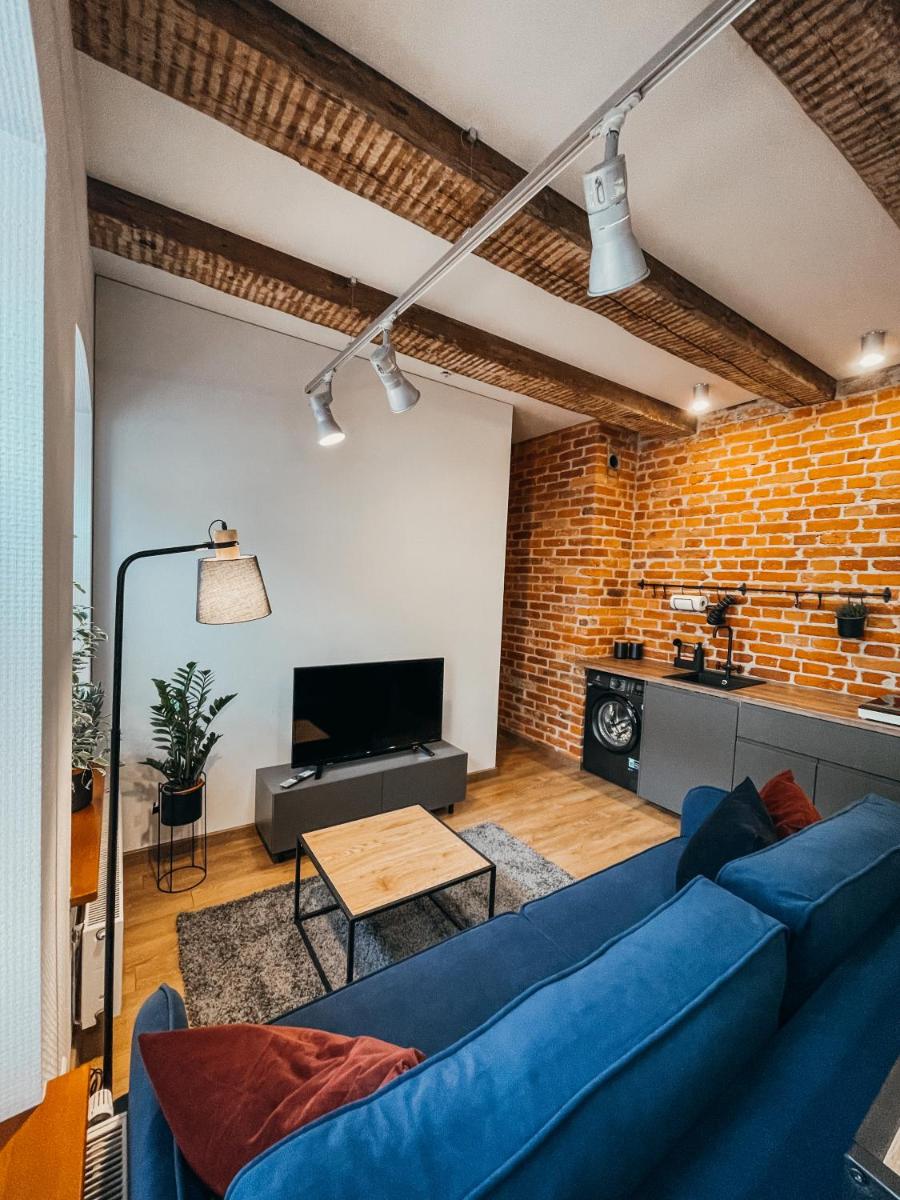 1880 Apartment with Private Parking - Housity