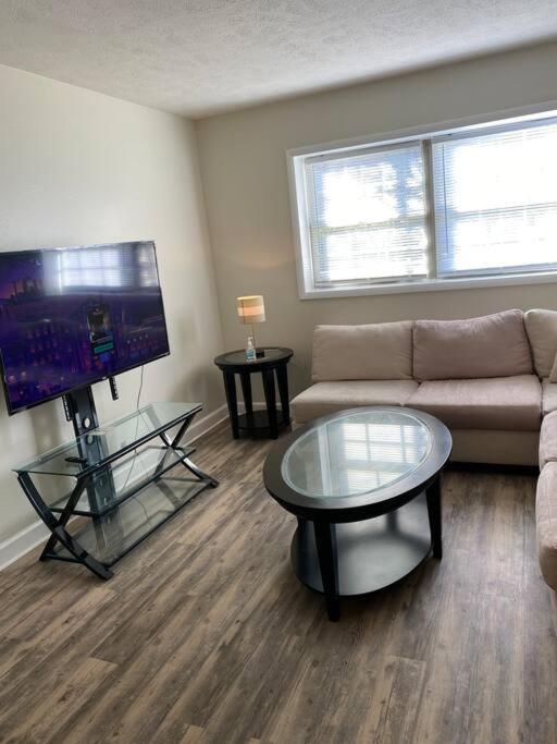 Amazing 1-Bedroom unit with Free parking - Housity