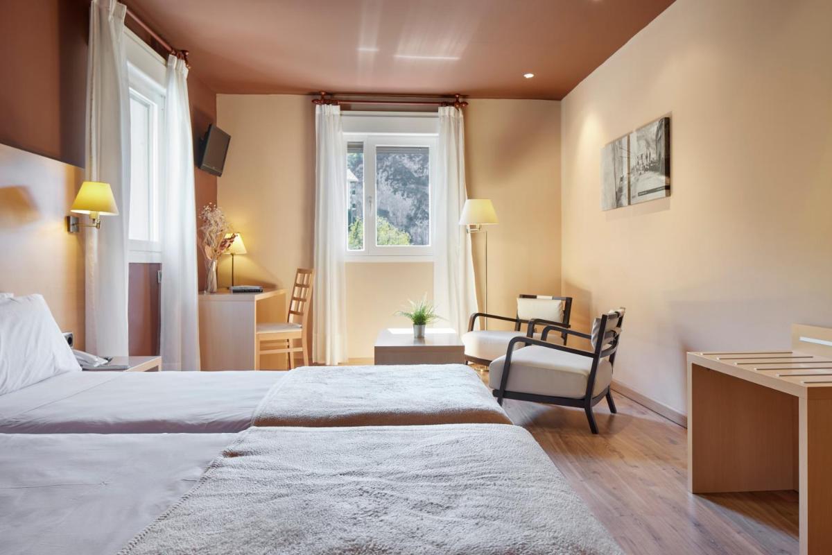 Cama o camas de una habitación en Iraipe Santuario de Arantzazu Hotel