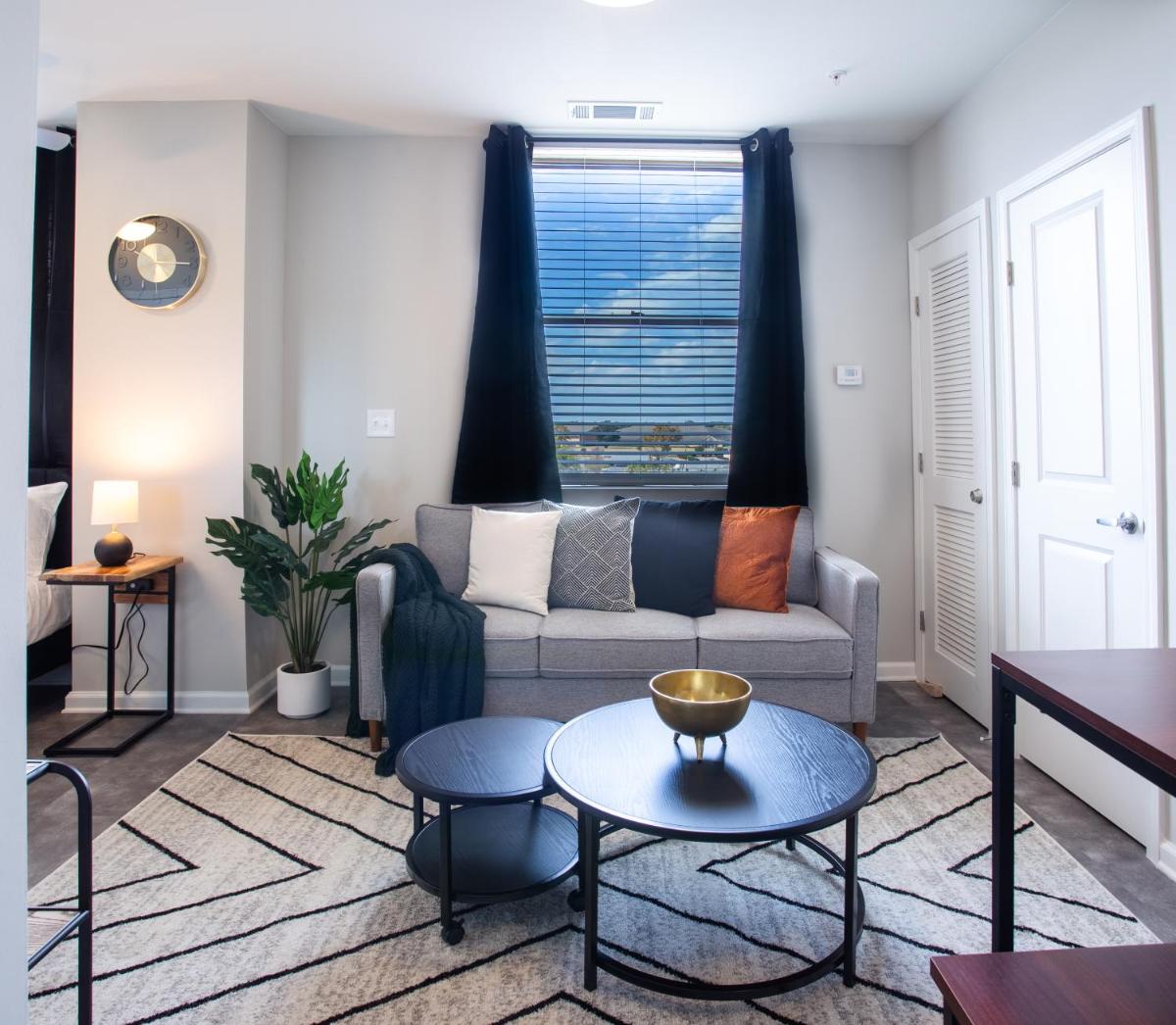 Studio Apartment in the heart of Downtown Mobile!! - Hizvo