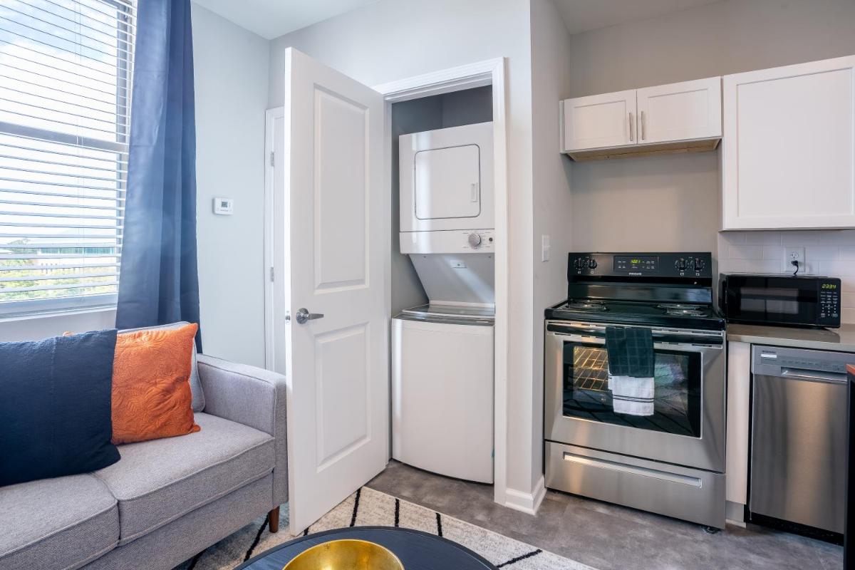 Studio Apartment in the heart of Downtown Mobile!! - Hizvo