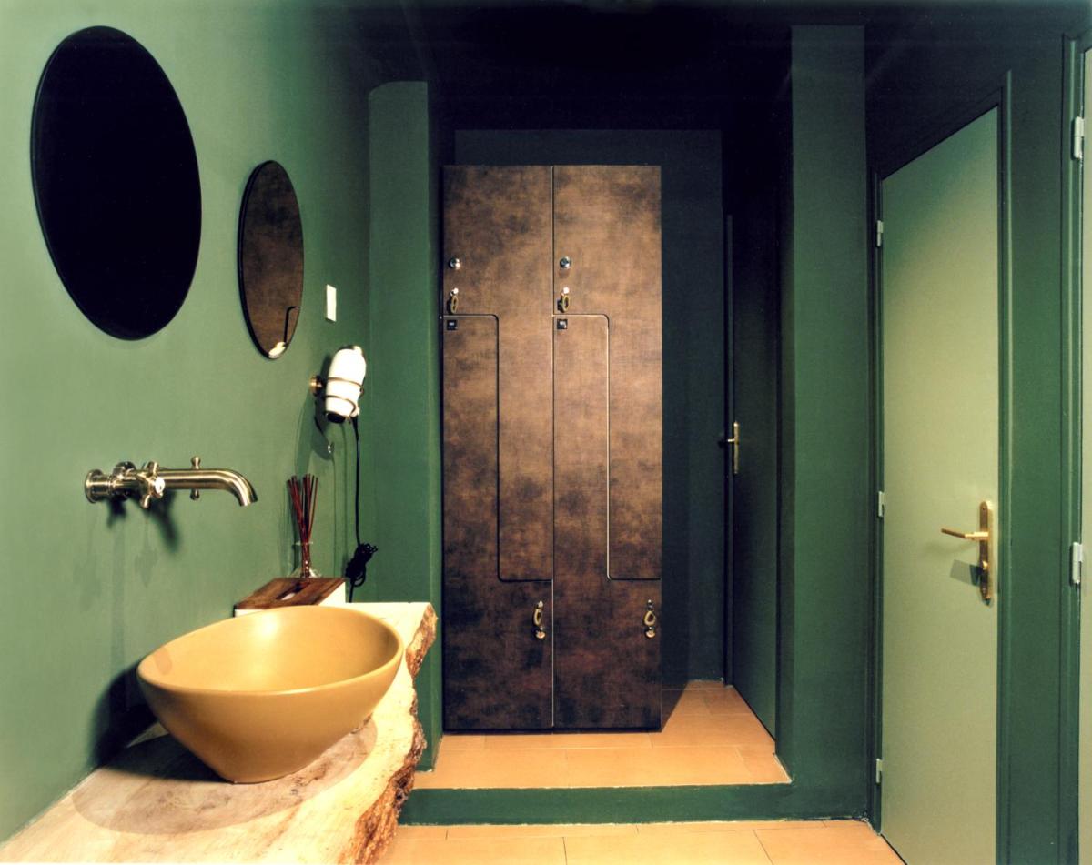 Salle de bains dans l'établissement Hôtel La Nouvelle République & Hammam
