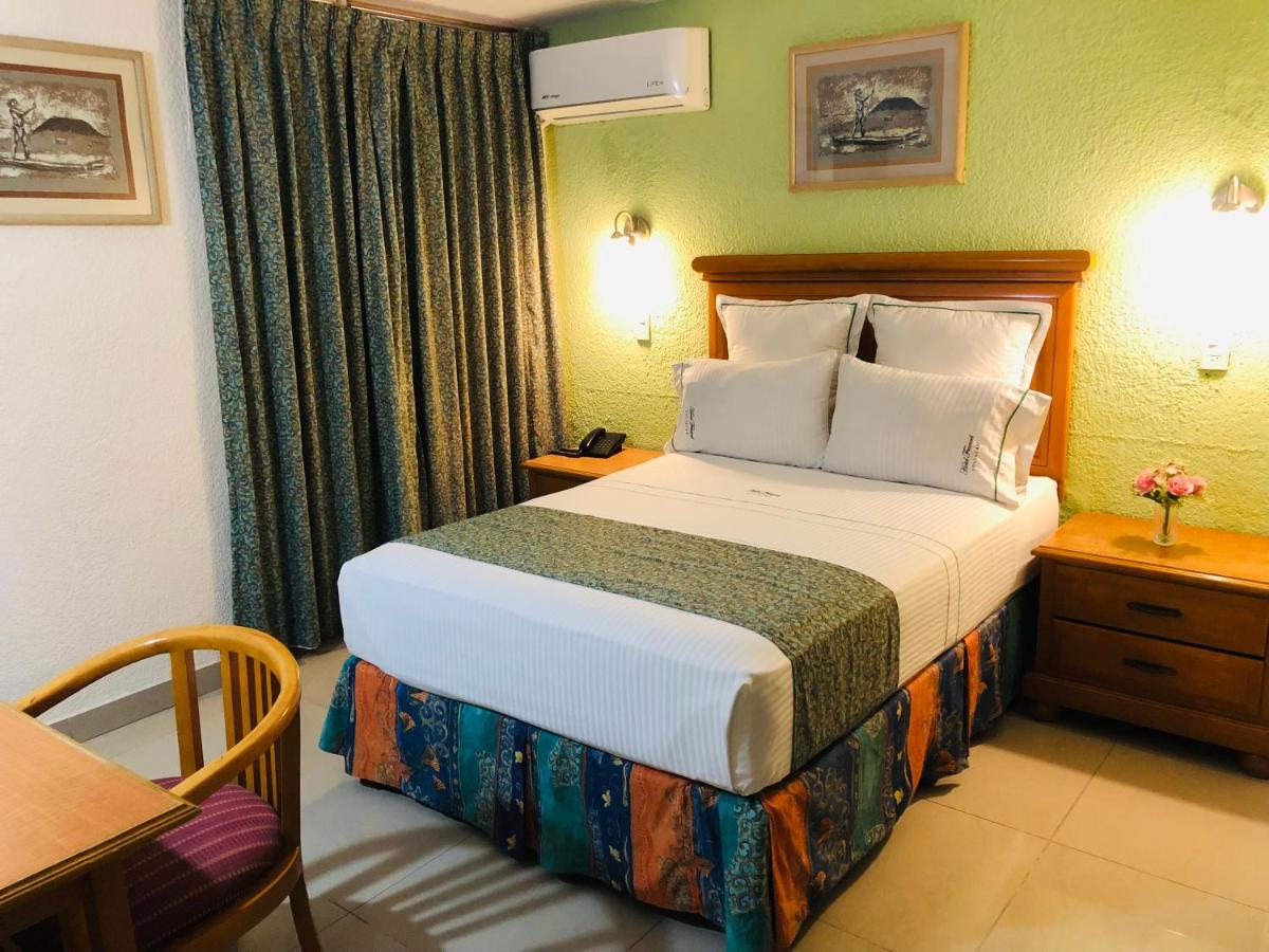 Hotel Francis - Housity