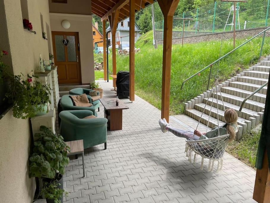 Srní-Modrý podkroví byt /dvojdomek u hotelu Vydra - Housity