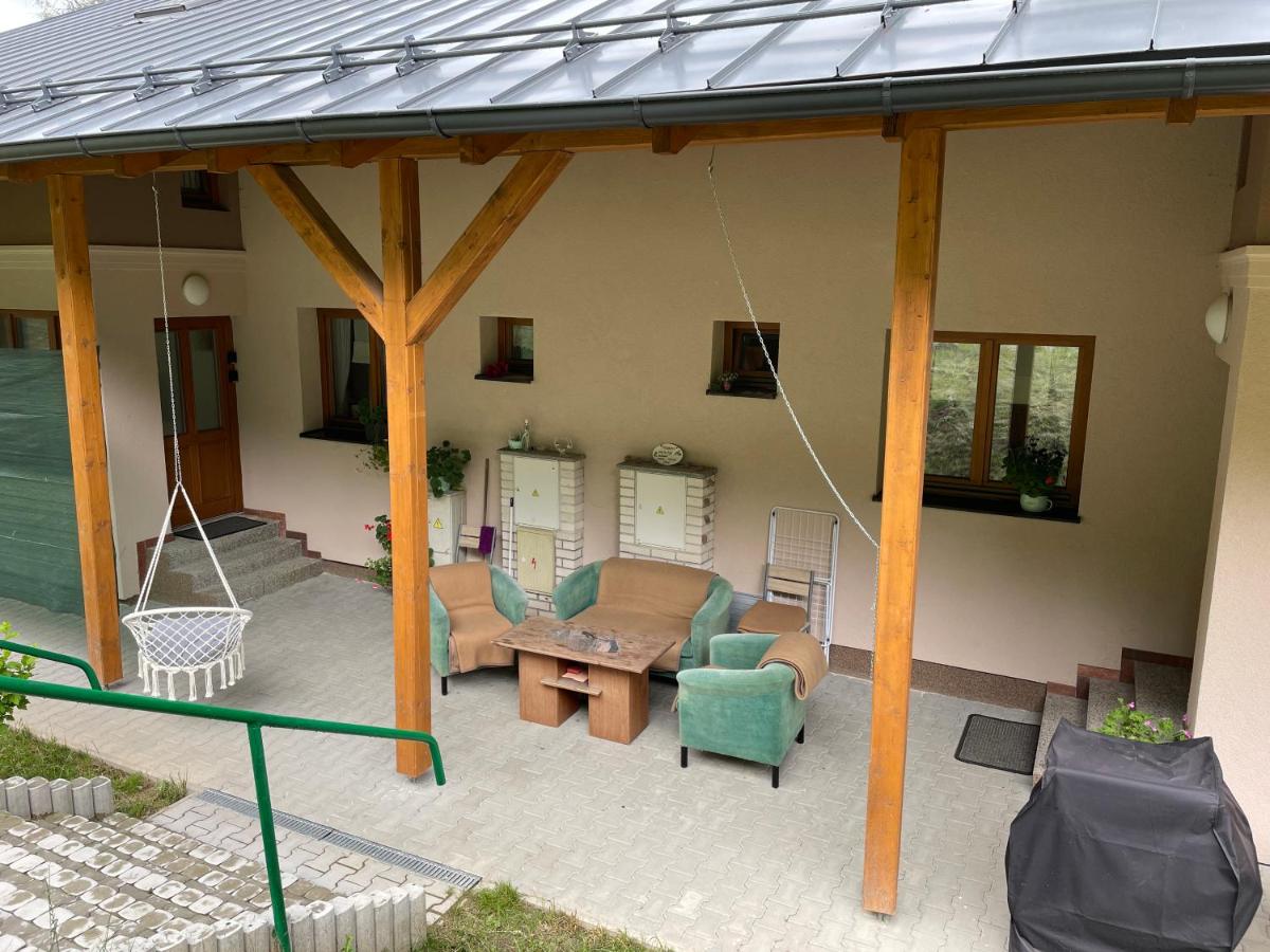 Srní-Modrý podkroví byt /dvojdomek u hotelu Vydra - Housity