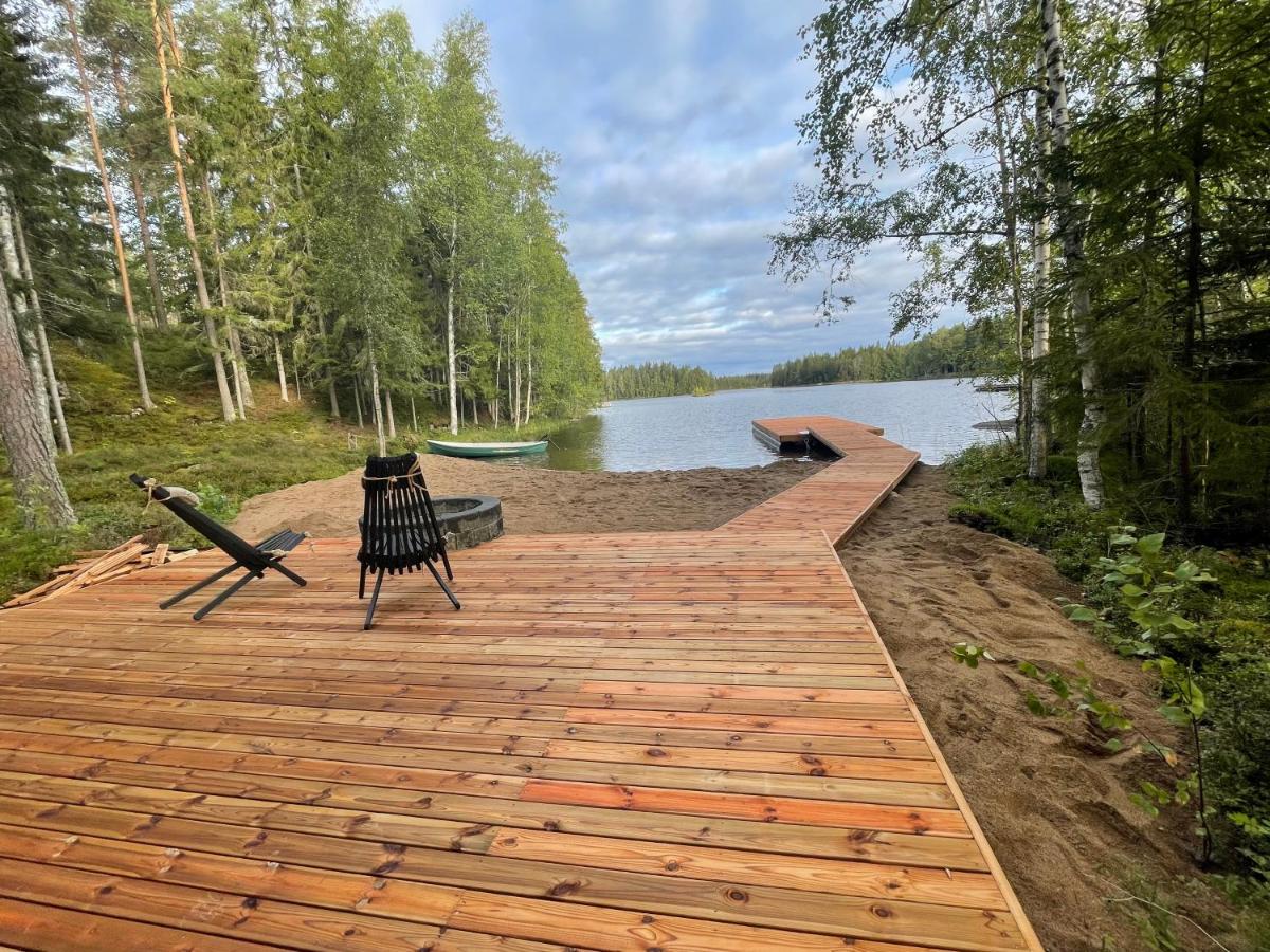 Well equipped cottage facing 2 lakes - Housity