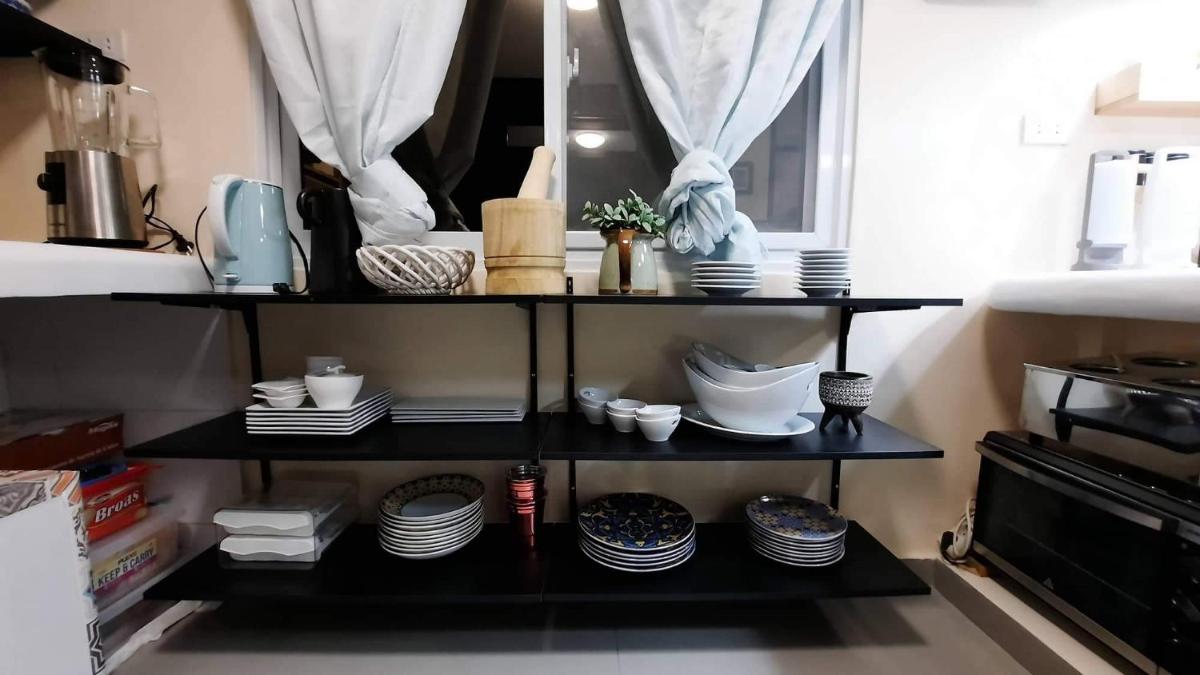 Pretty flat with full AC - Housity