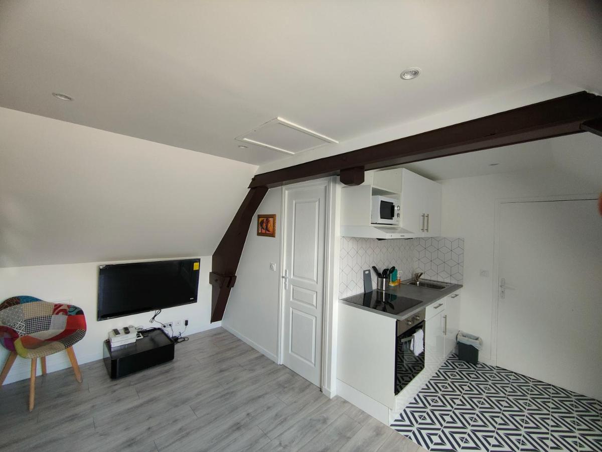 Les Lofts De Provins: Apt 6 - Housity