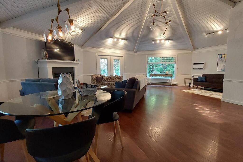 A Garden Oasis - 3-Bed Private Home Off Hwy 1 - Housity