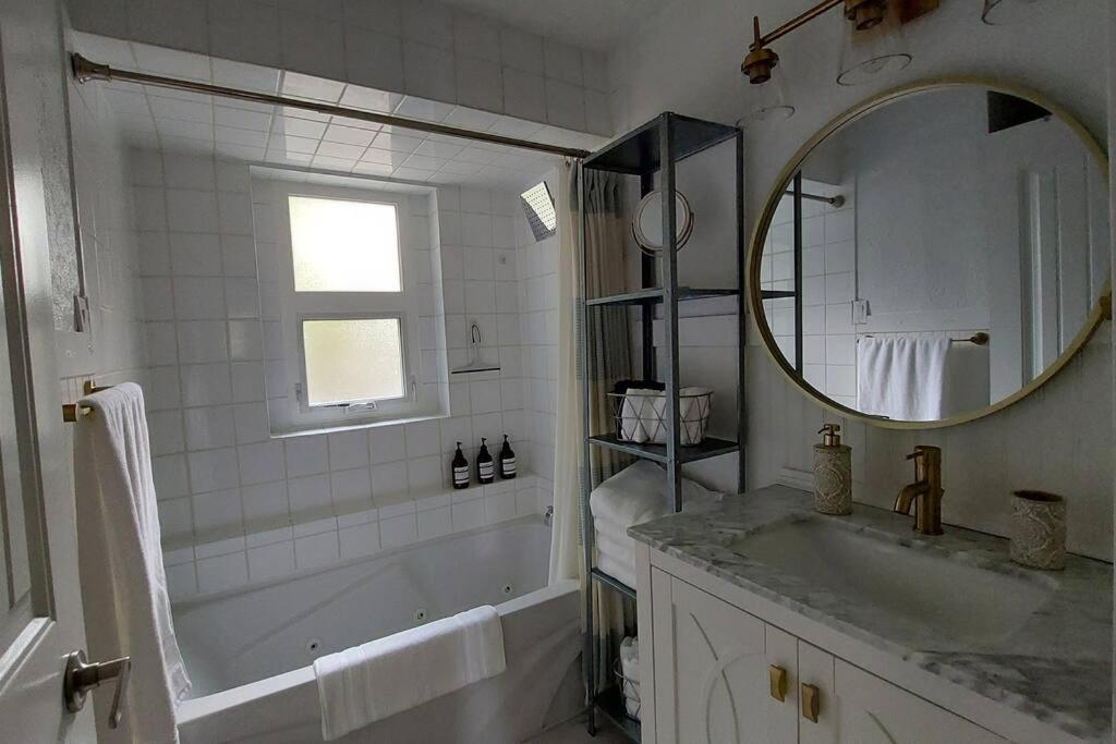 A Garden Oasis - 3-Bed Private Home Off Hwy 1 - Housity